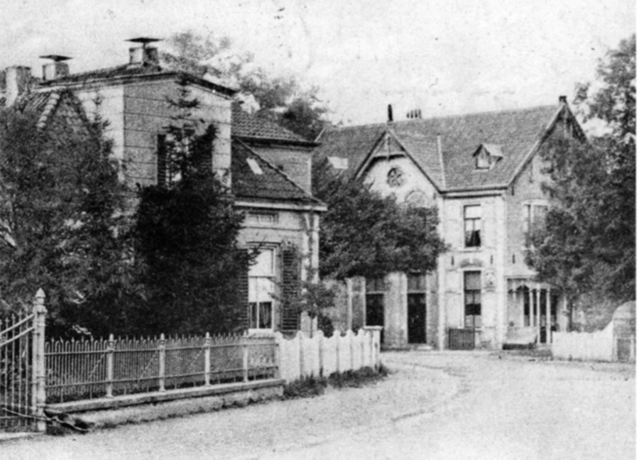 Op de foto is de latere woning te zien